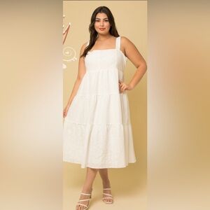 Gilli White Textured Tiered and lined dress, back comfort stretch Size 1X NWT